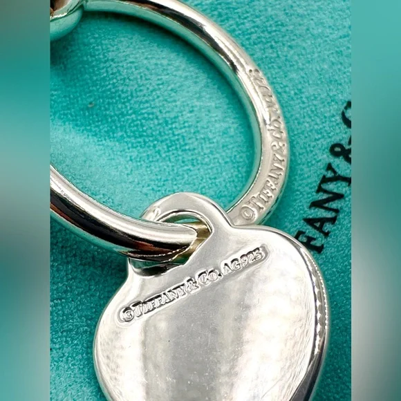 Silver Tiffany& Co Return To Tiffany Heart Key Ring & screwball closure w/logo - Picture 4 of 8